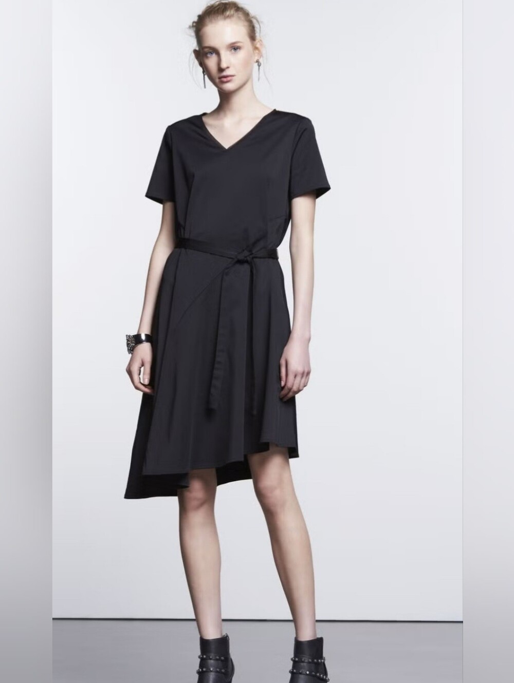 Simply Vera Wang Black V-Neck Short Sleeve Tie-Waist Dress